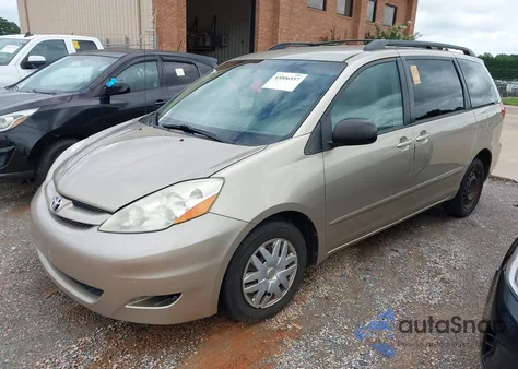 2010 Toyota Sienna Le z USA, uszkodzony, nr VIN 5TDKK4CC9AS319573